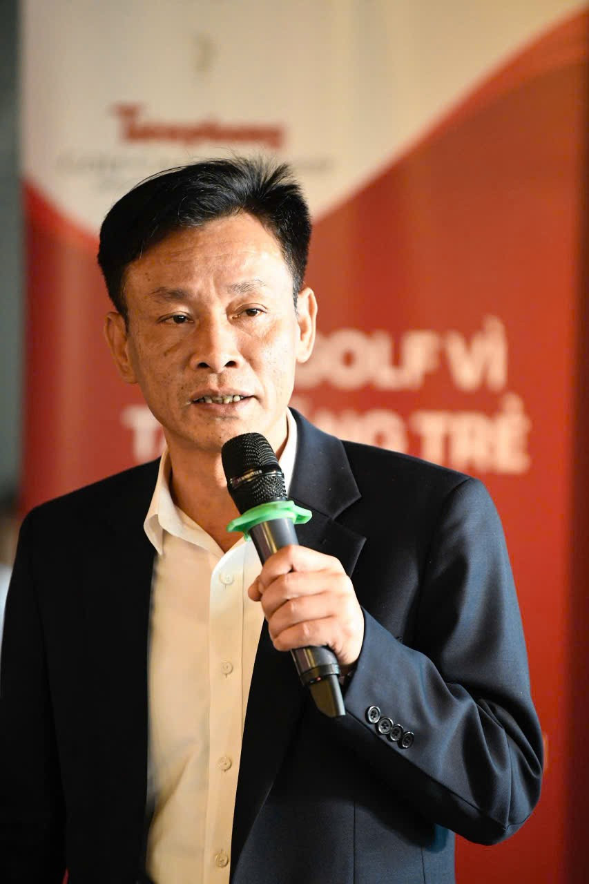 Phóng viên Thu Sâm (báo Văn Hóa) muốn hỏi về kỳ vọng của tỉnh Ninh Bình trong việc thúc đẩy văn hóa, du lịch. Ông Nguyễn Tân Anh - Phó Giám đốc Sở Văn hóa Thể thao Ninh Bình, nói: Tỉnh Ninh Bình mới rất phấn khởi khi Tiền Phong Golf Championship chọn Sân golf Thiên Đường - Legend Valley Country Club, mang đến cú hích cho sự phát triển thể thao, kinh tế, du lịch của tỉnh. Đây cũng là cơ hội để thu hút các golfer, du khách đến với Ninh Bình, để quảng bá hình ảnh, con người tỉnh Ninh Bình. 7-5636.jpg