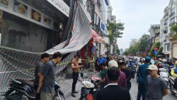 Điều tra việc phá dỡ nhà khiến 2 người đi đường thương vong