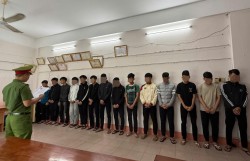 Bắt tạm giam nhóm thiếu niên gây rối trật tự công cộng