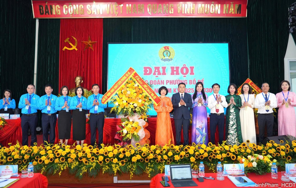 và lãnh đạo phường và lãnh đạo phường