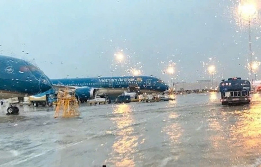 Nhiều chuyến bay đến Huế và Đà Nẵng phải hủy do bão Fengshen