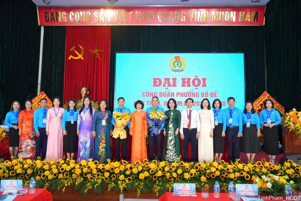 Ban Chấp hành Công đoàn phường Bồ Đề nhiệm kỳ 2025-2030 ra mắt Đại hội Ban Chấp hành Công đoàn phường Bồ Đề nhiệm kỳ 2025-2030 ra mắt Đại hội