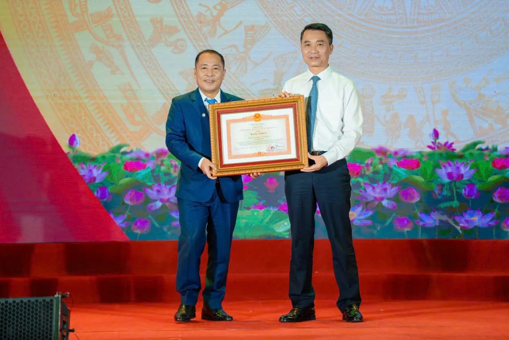 Trường Cao đẳng Y tế Hà Đông đón nhận Bằng khen của Thủ tướng Chính phủ Trường Cao đẳng Y tế Hà Đông đón nhận Bằng khen của Thủ tướng Chính phủ