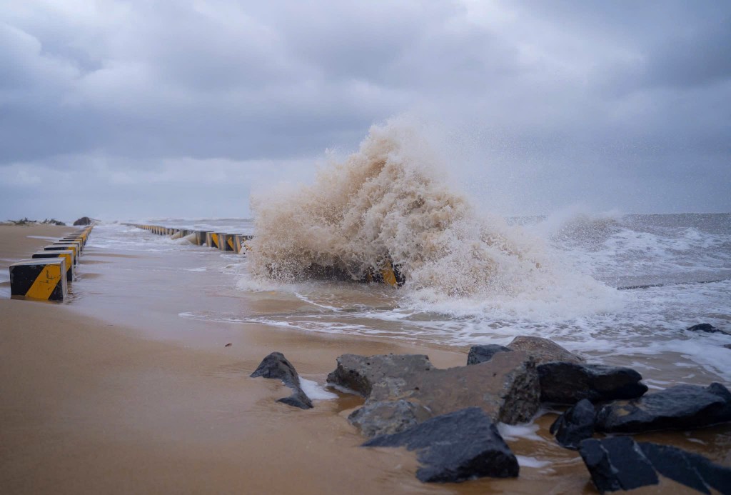 Huế cảnh báo nước dâng vùng ven biển, ngập lụt nghiêm trọng Huế cảnh báo nước dâng vùng ven biển, ngập lụt nghiêm trọng
