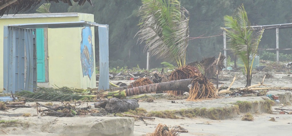 Đà Nẵng: Bờ biển Hội An Tây tiếp tục bị sạt lở nghiêm trọng