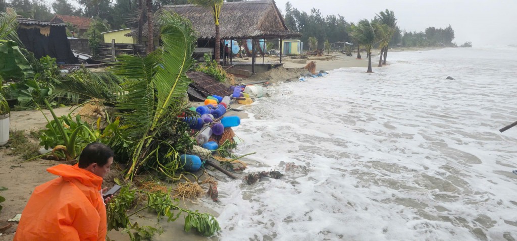 Đà Nẵng: Bờ biển Hội An Tây tiếp tục bị sạt lở nghiêm trọng