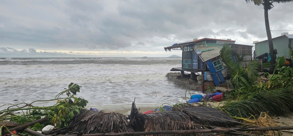 Đà Nẵng: Bờ biển Hội An Tây tiếp tục bị sạt lở nghiêm trọng