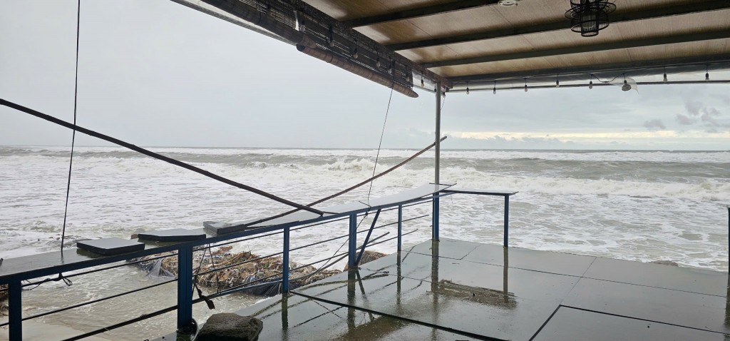 Đà Nẵng: Bờ biển Hội An Tây tiếp tục bị sạt lở nghiêm trọng