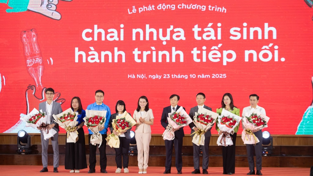 “Chai nhựa tái sinh” – bạn trẻ viết tiếp hành trình sống xanh