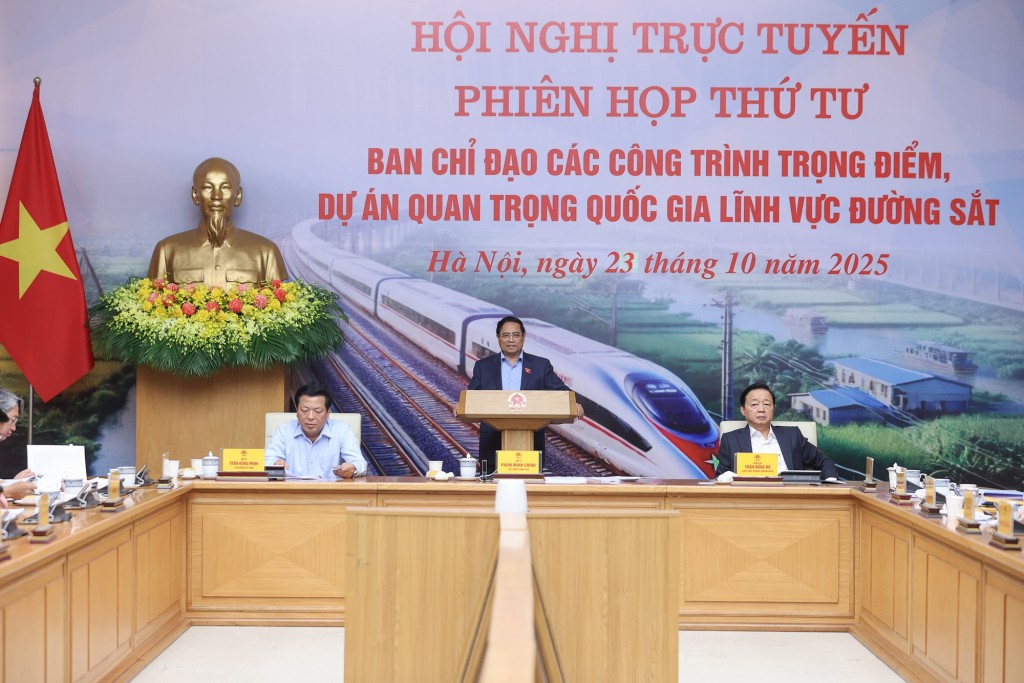 Thủ tướng nhấn mạnh, việc triển khai các dự án trên tinh thần Chủ động, tích cực thúc đẩy các dự án đường sắt và chuyển giao, phát triển công nghệ