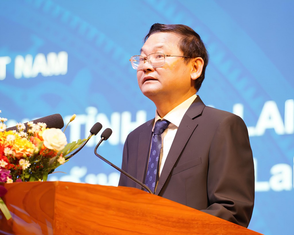 Ông Nguyễn Tự Công Hoàng, Ủy viên Ban Thường vụ Tỉnh ủy, Phó Chủ tịch UBND tỉnh và Trưởng Ban Quản lý Khu kinh tế Gia Lai, phát biểu tại Hội thảo.