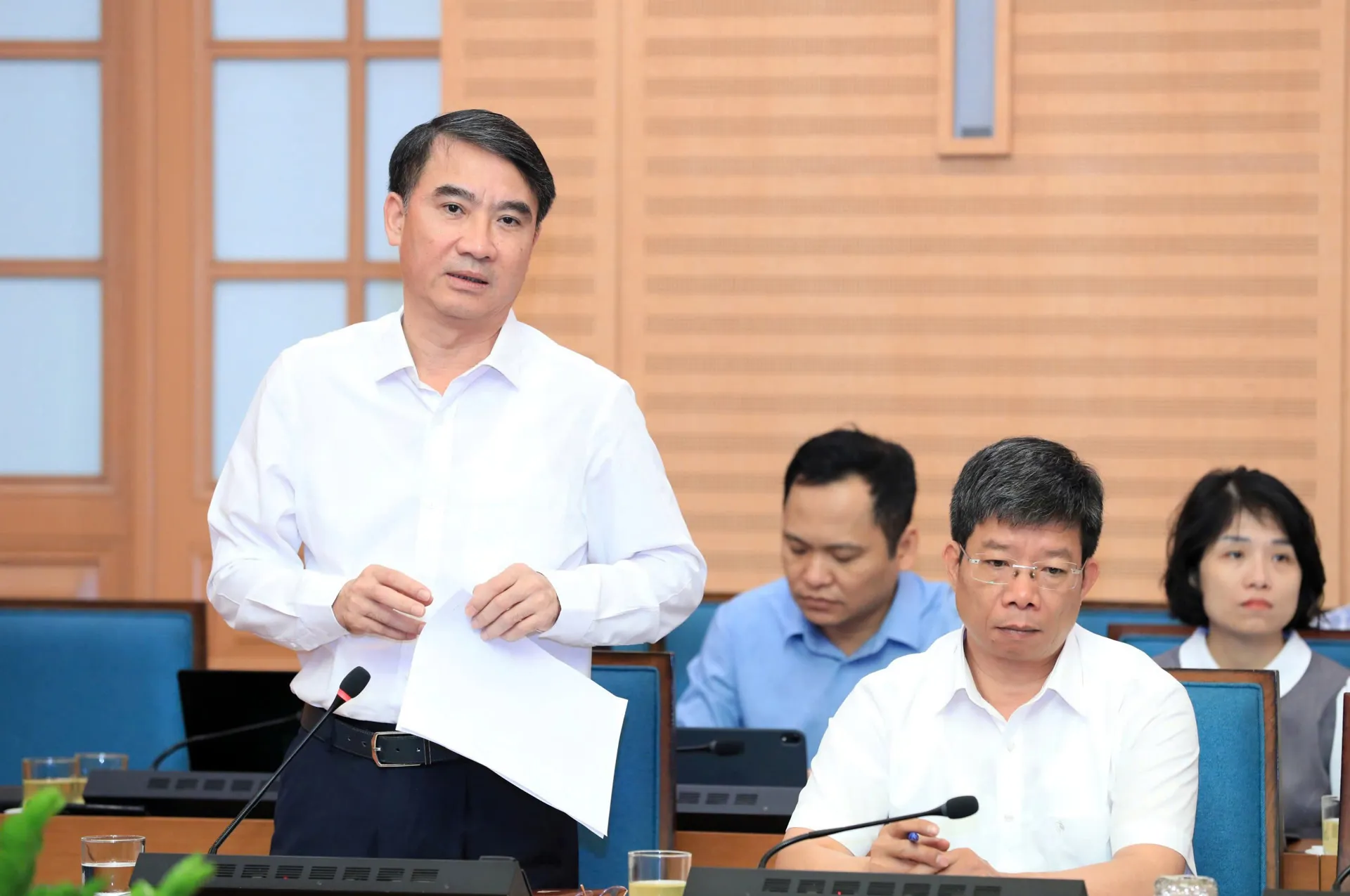 Ủy viên Ban Thường vụ Thành ủy, Chủ nhiệm Ủy ban Kiểm tra Thành ủy, Giám đốc Sở Tài chính Hà Nội Nguyễn Xuân Lưu phát biểu tại hội nghị