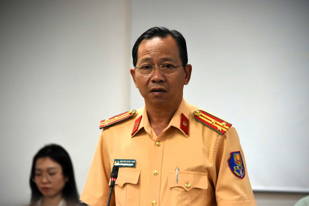 Thượng tá Nguyễn Ngọc Nam - Phó Trưởng Phòng CSGT Công an TP.HCM thông tin tại họp báo.