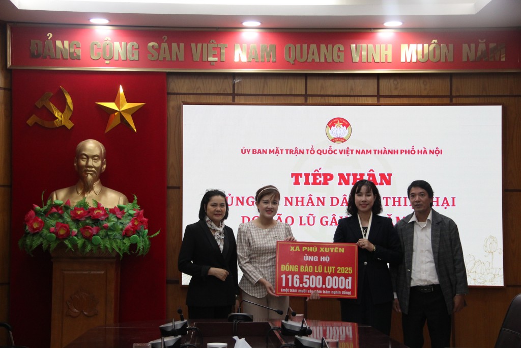 Hà Nội tiếp nhận gần 29 tỷ đồng ủng hộ nhân dân bị ảnh hưởng bão, lũ