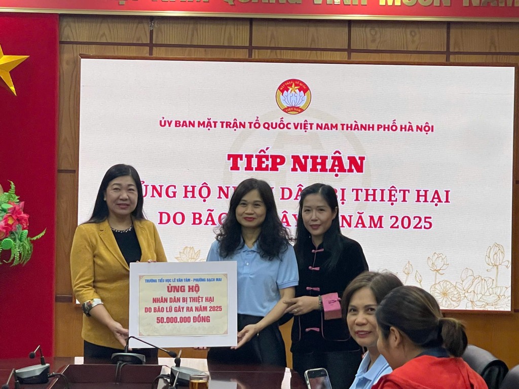 Hà Nội tiếp nhận gần 29 tỷ đồng ủng hộ nhân dân bị ảnh hưởng bão, lũ