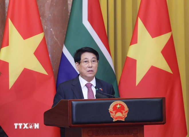 Chủ tịch nước Lương Cường gặp gỡ báo chí, thông báo về kết quả hội đàm giữa hai bên. (Ảnh: Lâm Khánh/TTXVN)