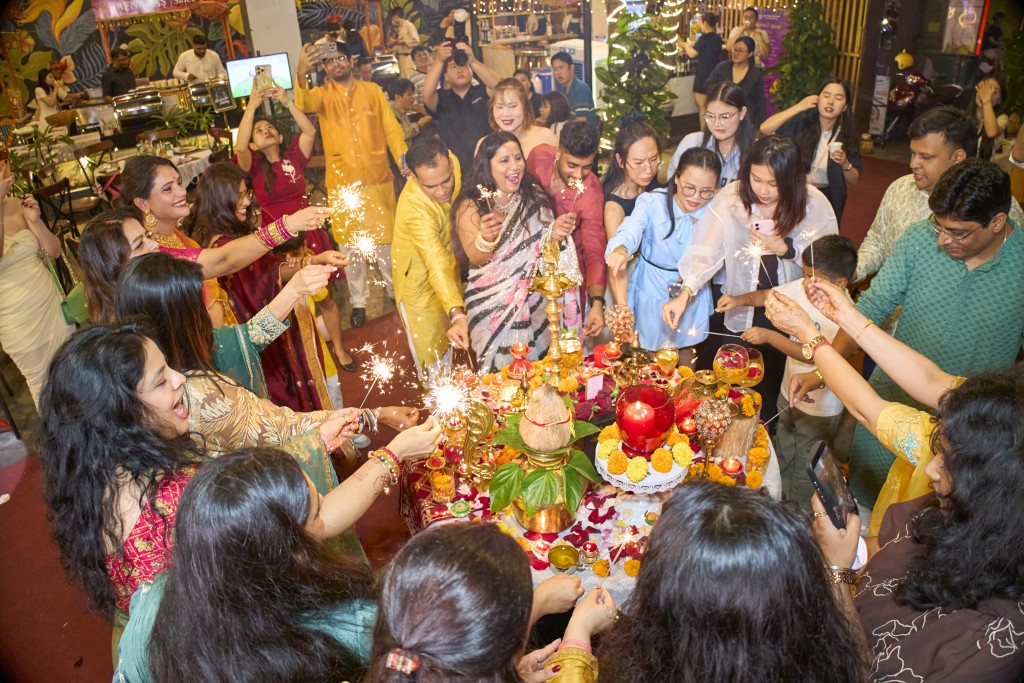 Nhà hàng Ấn độ Benaras mang lễ hội Diwali đến Việt Nam Nhà hàng Ấn độ Benaras mang lễ hội Diwali đến Việt Nam