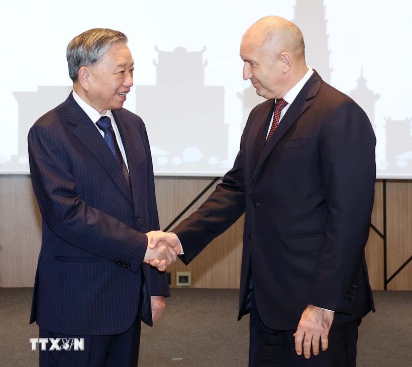 Tổng thống Rumen Radev đón Tổng Bí thư Tô Lâm đến dự Diễn đàn Doanh nghiệp Việt Nam- Bulgaria. (Ảnh: Thống Nhất/TTXVN) Tổng thống Rumen Radev đón Tổng Bí thư Tô Lâm đến dự Diễn đàn Doanh nghiệp Việt Nam- Bulgaria. (Ảnh: Thống Nhất/TTXVN)