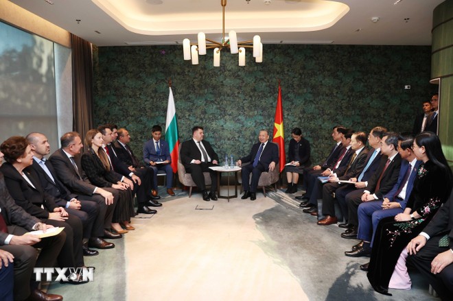 Tổng Bí thư Tô Lâm tiếp Chủ tịch Đảng xã hội chủ nghĩa Bulgaria Atanas Zafirov. (Ảnh: Thống Nhất/TTXVN)