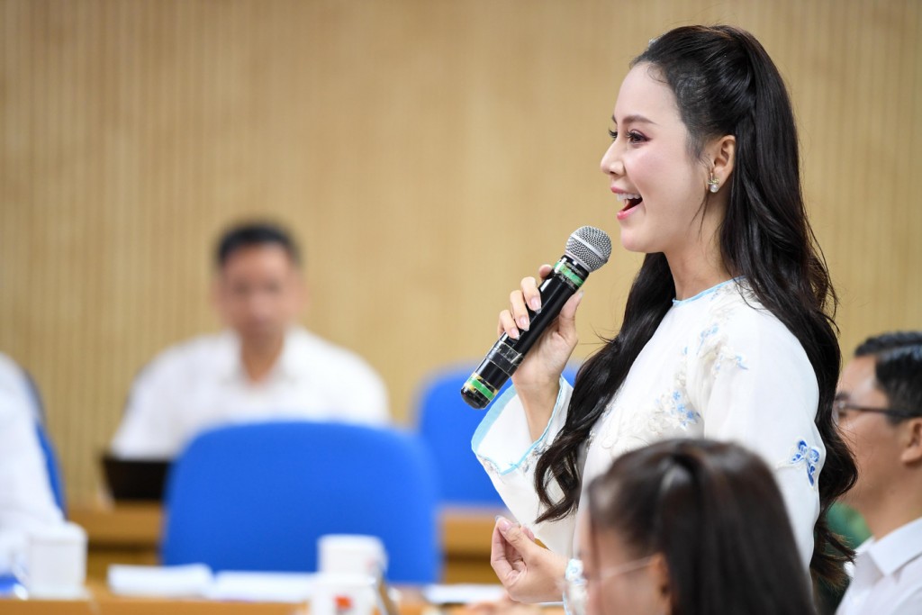 Hơn 4.000 điểm cầu kết nối tuổi trẻ Việt Nam góp ý dự thảo văn kiện Đại hội XIV của Đảng Hơn 4.000 điểm cầu kết nối tuổi trẻ Việt Nam góp ý dự thảo văn kiện Đại hội XIV của Đảng