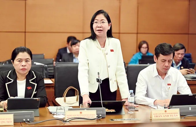 ĐB Phan Thị Thanh Phương (TPHCM) phát biểu thảo luận về dự án Luật Báo chí (sửa đổi).