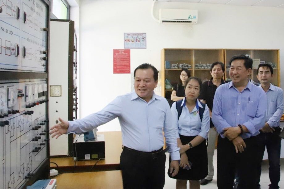 Chuyên gia cho rằng, nếu thuế carbon thay cho thuế bảo vệ môi trường thì sẽ tạo ra sự ổn định và minh bạch trong chính sách thuế, giúp doanh nghiệp yên tâm đầu tư đổi mới công nghệ. Ảnh minh họa