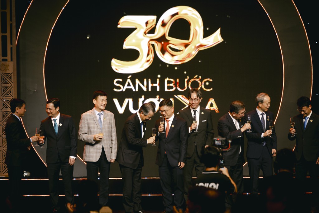 Lễ kỷ niệm 30 năm thành lập của ISUZU Việt Nam (2) Lễ kỷ niệm 30 năm thành lập của ISUZU Việt Nam (2)