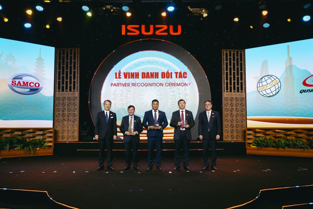 Với chủ đề “30 năm Sánh Bước Vươn Xa”, lễ kỷ niệm là lời tri ân sâu sắc nhất từ ISUZU Việt Nam đến những người đã cùng đồng hành Với chủ đề “30 năm Sánh Bước Vươn Xa”, lễ kỷ niệm là lời tri ân sâu sắc nhất từ ISUZU Việt Nam đến những người đã cùng đồng hành