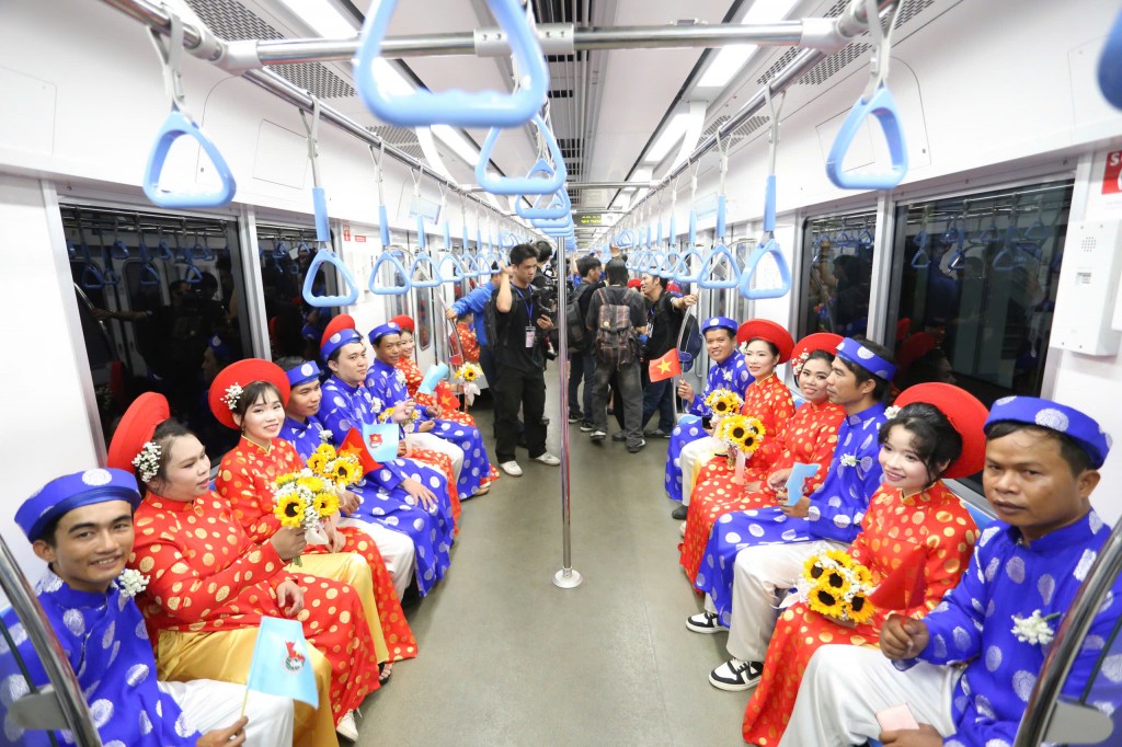 Hạnh phúc lễ cưới tập thể của 50 cặp đôi công nhân Hạnh phúc lễ cưới tập thể của 50 cặp đôi công nhân