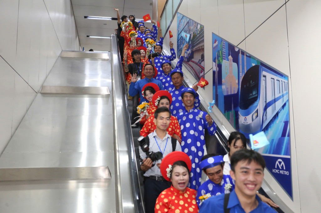 Hạnh phúc lễ cưới tập thể của 50 cặp đôi công nhân Hạnh phúc lễ cưới tập thể của 50 cặp đôi công nhân