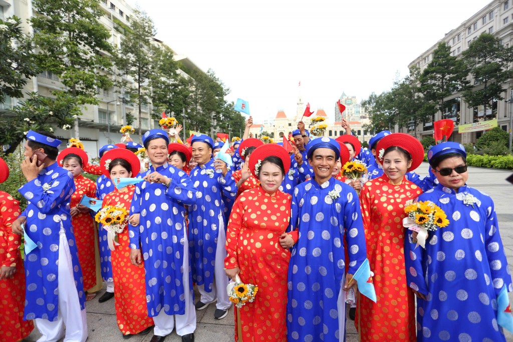 Hạnh phúc lễ cưới tập thể của 50 cặp đôi công nhân Hạnh phúc lễ cưới tập thể của 50 cặp đôi công nhân