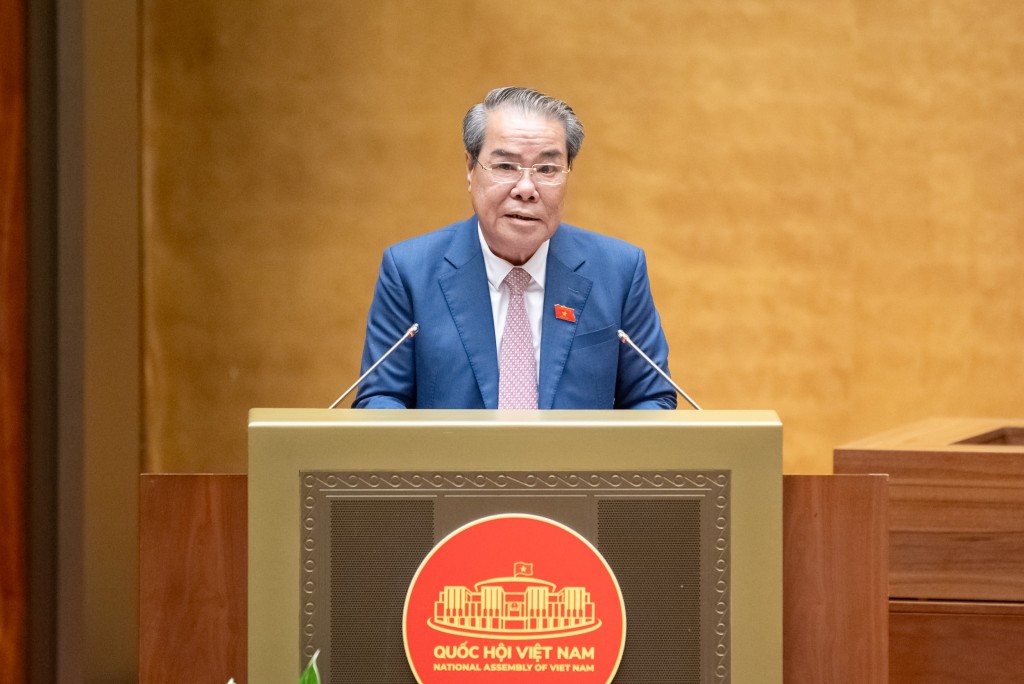 Chủ nhiệm Ủy ban Dân nguyện và Giám sát Dương Thanh Bình trình bày Báo cáo tóm tắt Giải trình, tiếp thu, chỉnh lý dự thảo Luật Chủ nhiệm Ủy ban Dân nguyện và Giám sát Dương Thanh Bình trình bày Báo cáo tóm tắt Giải trình, tiếp thu, chỉnh lý dự thảo Luật