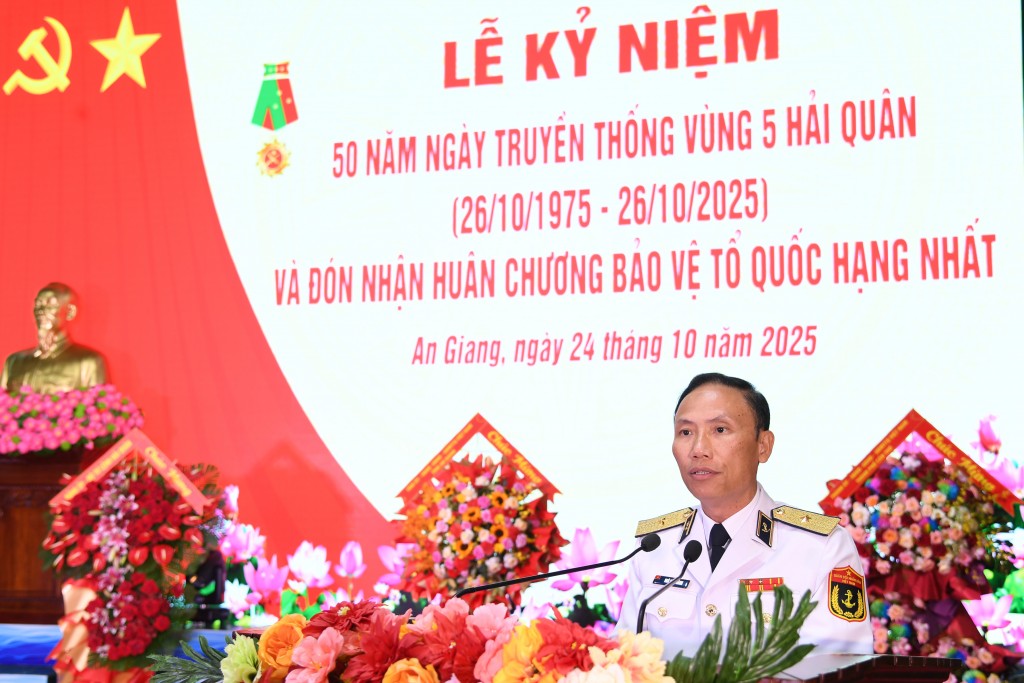 Chuẩn Đô đốc Ngô Văn Thành phát biểu