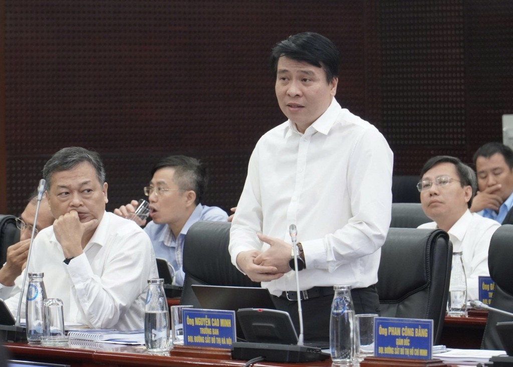 Trưởng ban Ban quản lý Đường sắt đô thị Hà Nội Nguyễn Cao Minh chia sẻ kinh nghiệm và đề xuất tại hội thảo (Ảnh danang.gov)