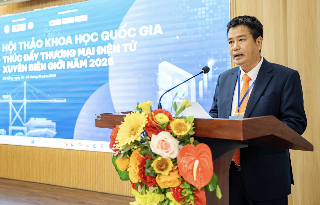 PGS. TS. Đoàn Ngọc Phi Anh Phó Hiệu trưởng trường Đại học Kinh tế - Đại học Đà Nẵng phát biểu khai mạc 