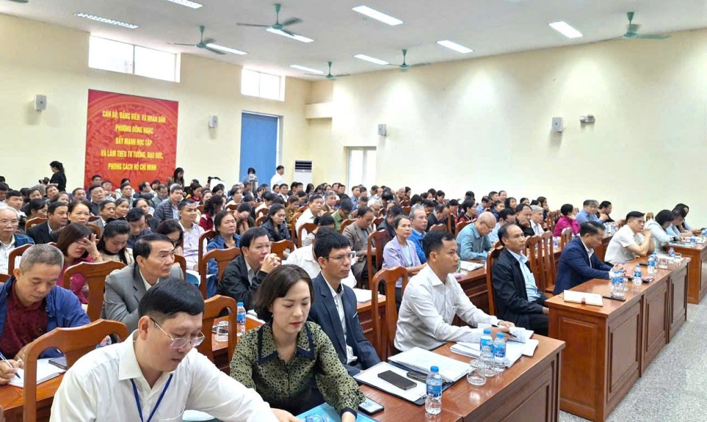 Các đại biểu dự hội nghị quán triệt Nghị quyết Đại hội Đảng bộ các cấp Các đại biểu dự hội nghị quán triệt Nghị quyết Đại hội Đảng bộ các cấp