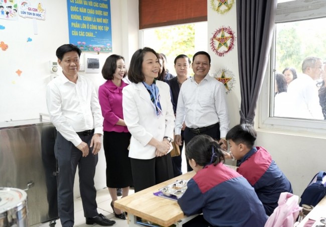 Kiểm tra đột xuất, siết chặt quản lý bữa ăn học đường