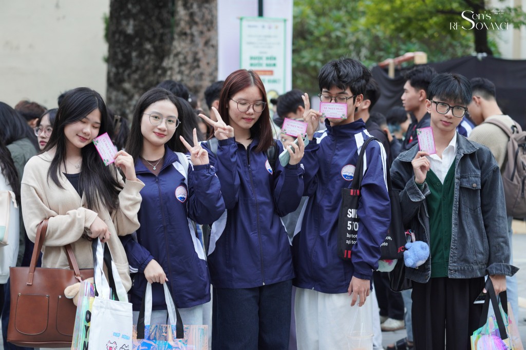 Đêm nhạc hội là một trong những hoạt động hấp dẫn chào đón tân sinh viên  Đêm nhạc hội là một trong những hoạt động hấp dẫn chào đón tân sinh viên