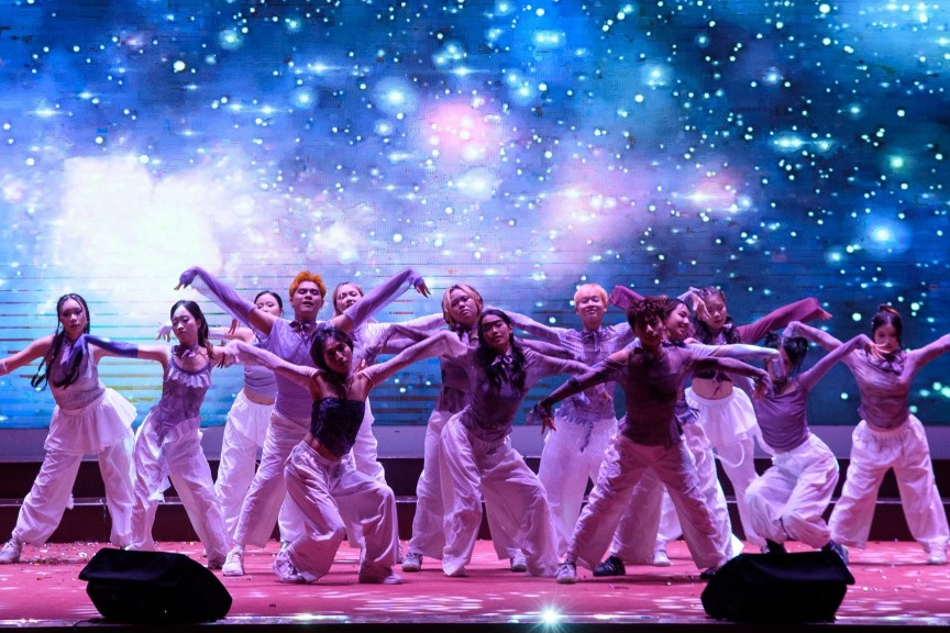 Bùng nổ cảm xúc cùng “tiệc” âm nhạc chào tân sinh viên trường Báo Bùng nổ cảm xúc cùng “tiệc” âm nhạc chào tân sinh viên trường Báo