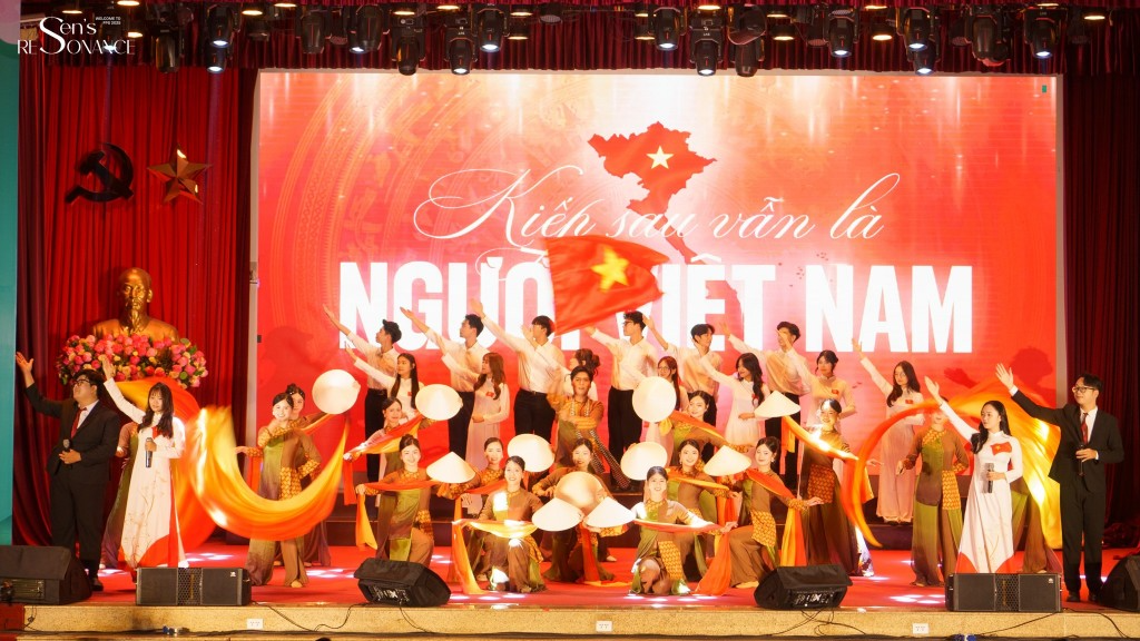 Bùng nổ cảm xúc cùng “tiệc” âm nhạc chào tân sinh viên trường Báo Bùng nổ cảm xúc cùng “tiệc” âm nhạc chào tân sinh viên trường Báo