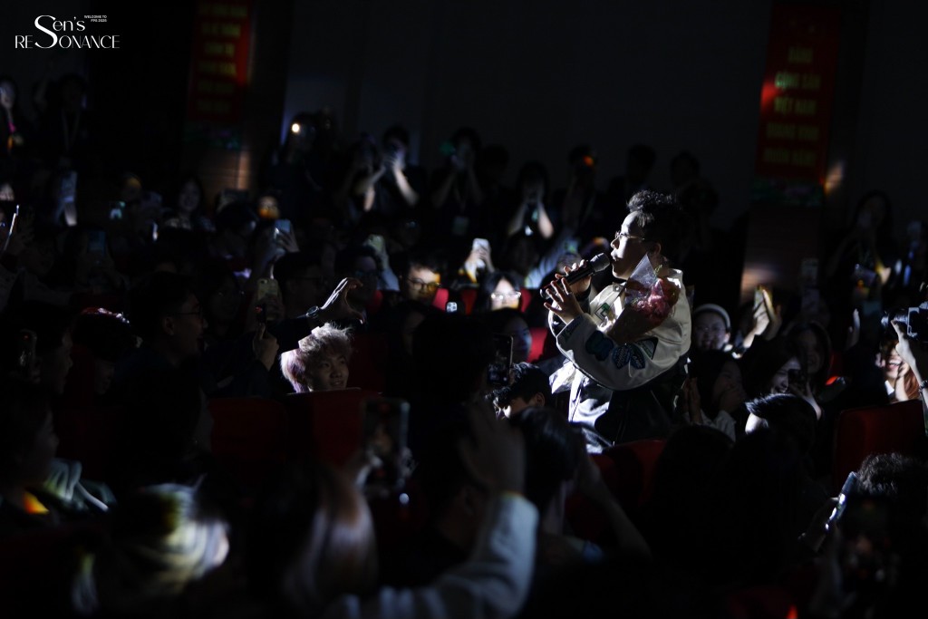 Bùng nổ cảm xúc cùng “tiệc” âm nhạc chào tân sinh viên trường Báo Bùng nổ cảm xúc cùng “tiệc” âm nhạc chào tân sinh viên trường Báo