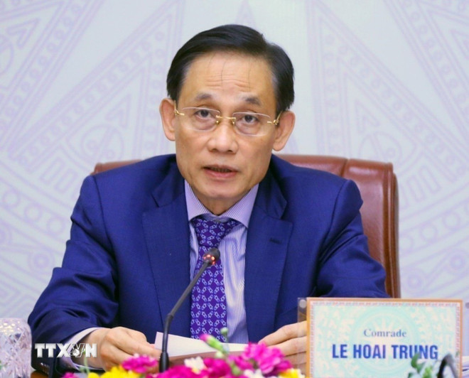 Ông Lê Hoài Trung, Quyền Bộ trưởng Bộ Ngoại giao được Quốc hội phê chuẩn làm Bộ trưởng Bộ Ngoại giao. (Ảnh: Văn Điệp/TTXVN) Ông Lê Hoài Trung, Quyền Bộ trưởng Bộ Ngoại giao được Quốc hội phê chuẩn làm Bộ trưởng Bộ Ngoại giao. (Ảnh: Văn Điệp/TTXVN)