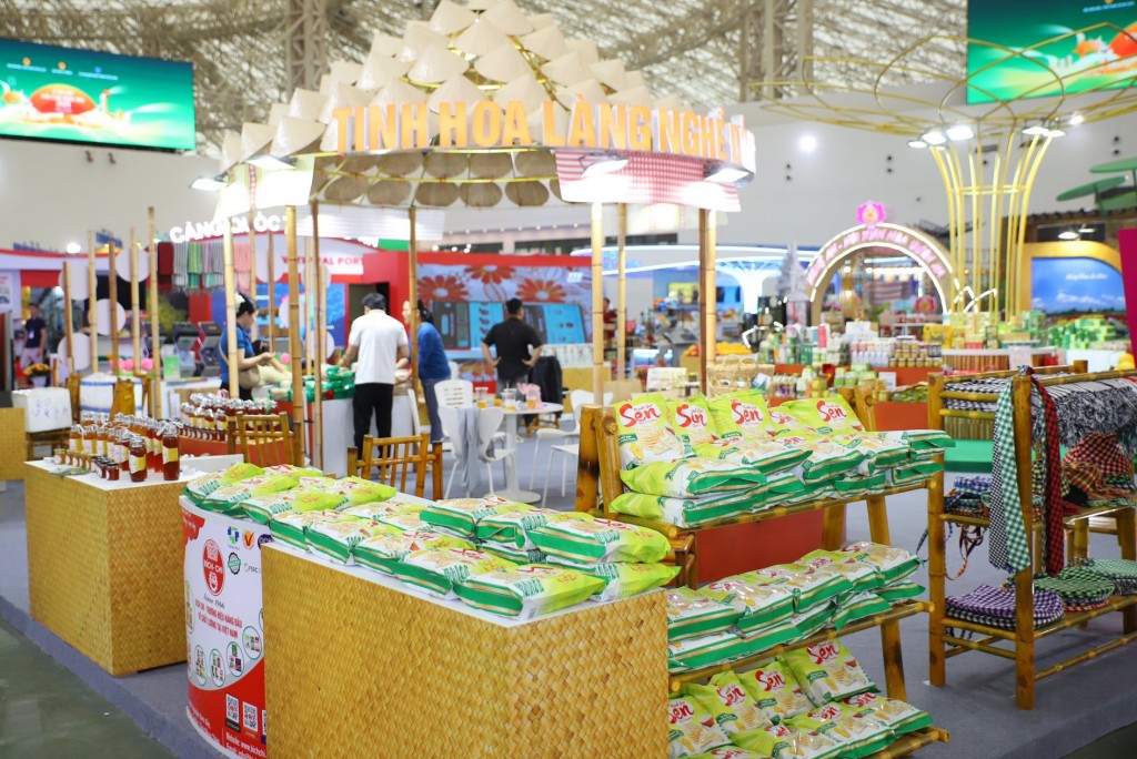 Hội chợ Mùa Thu lần thứ nhất - 2025 trước giờ khai mạc