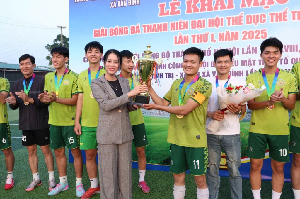 Sôi nổi thi đấu tại Đại hội Thể dục thể thao xã Vân Đình Sôi nổi thi đấu tại Đại hội Thể dục thể thao xã Vân Đình
