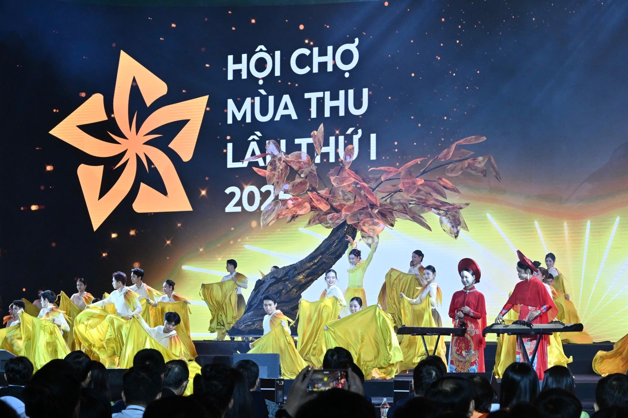 Khai mạc Hội chợ Mùa Thu lần thứ nhất năm 2025