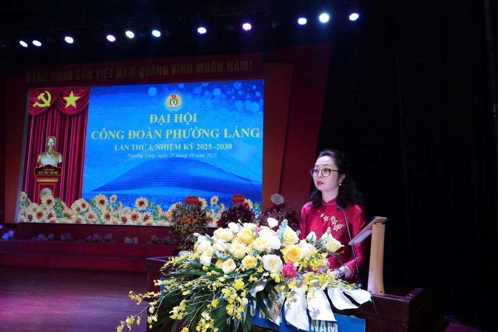 Bà Nguyễn Thị Minh Hiền - Phó Bí thư Thường trực Đảng uỷ phường Láng Bà Nguyễn Thị Minh Hiền - Phó Bí thư Thường trực Đảng uỷ phường Láng