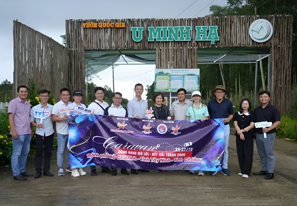 Đoàn doanh nghiệp khảo sát tại Vườn Quốc gia U Minh Hạ.
