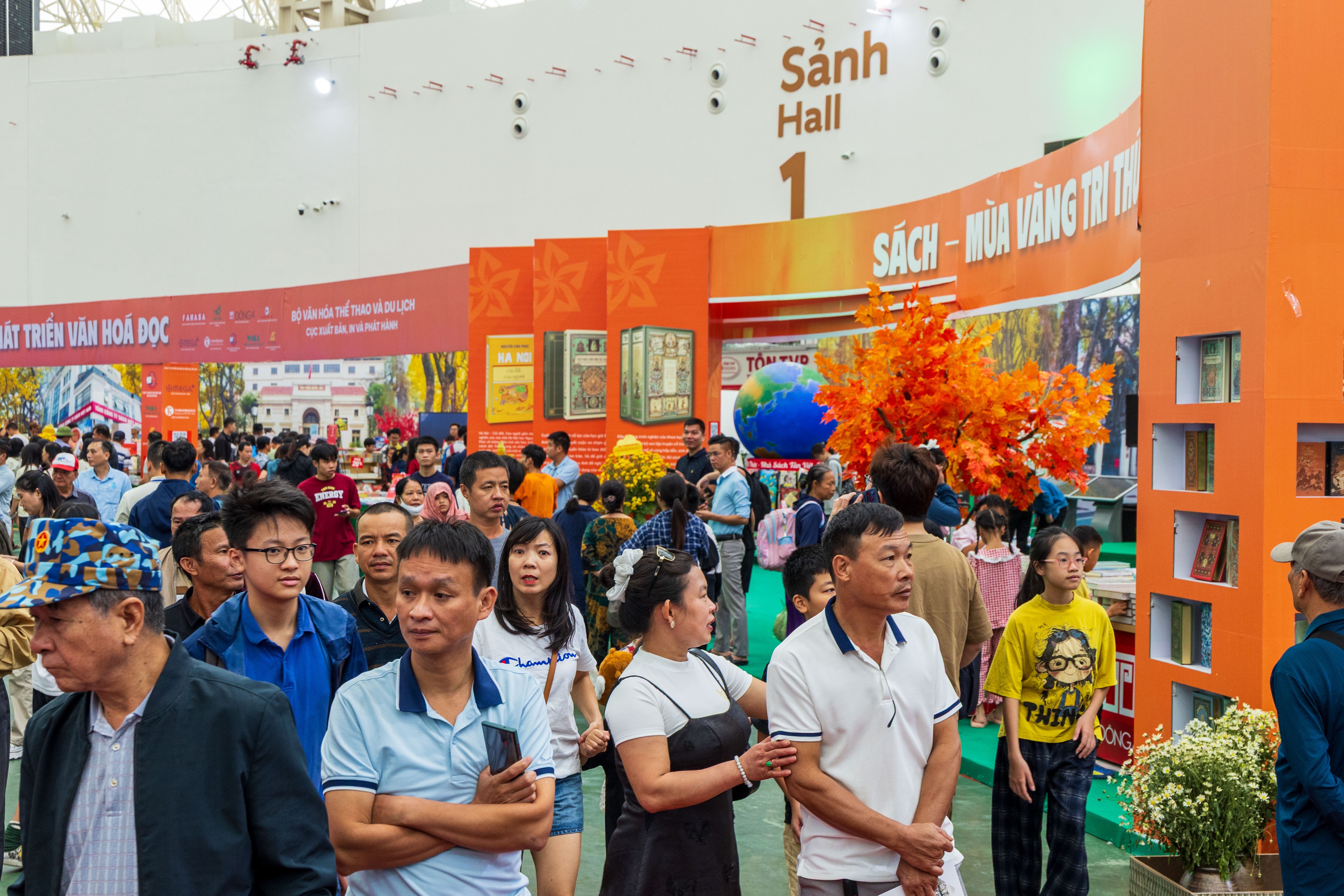 Hàng loạt sự kiện hấp dẫn trong ngày đầu tiên mở cửa Hàng loạt sự kiện hấp dẫn trong ngày đầu tiên mở cửa