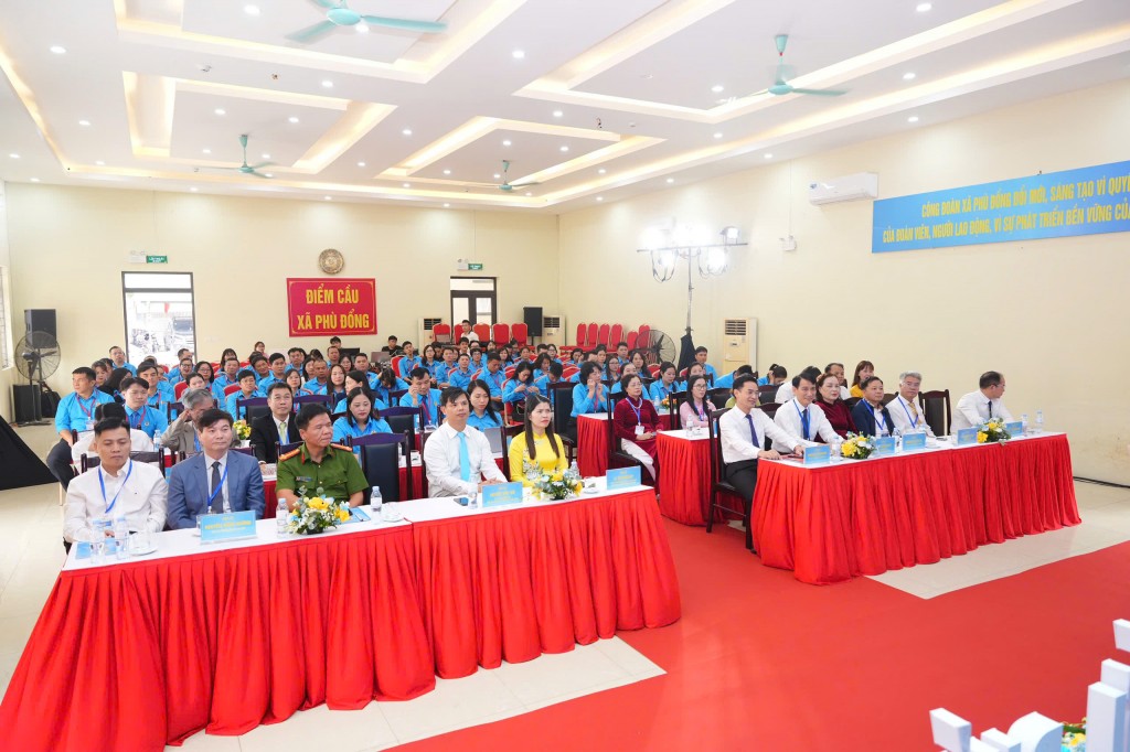 Xây dựng đội ngũ cán bộ công đoàn có trí tuệ, bản lĩnh, tâm huyết, trách nhiệm Xây dựng đội ngũ cán bộ công đoàn có trí tuệ, bản lĩnh, tâm huyết, trách nhiệm