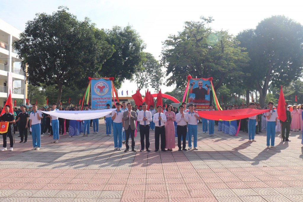Gần 1.000 vận động viên tham gia Đại hội Thể dục Thể thao xã Thuận An lần thứ I